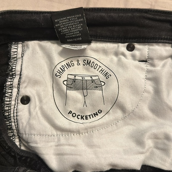 BUCKLE BLACK HIGH RISE SHORTS SIZE 30 - Picture 5 of 7